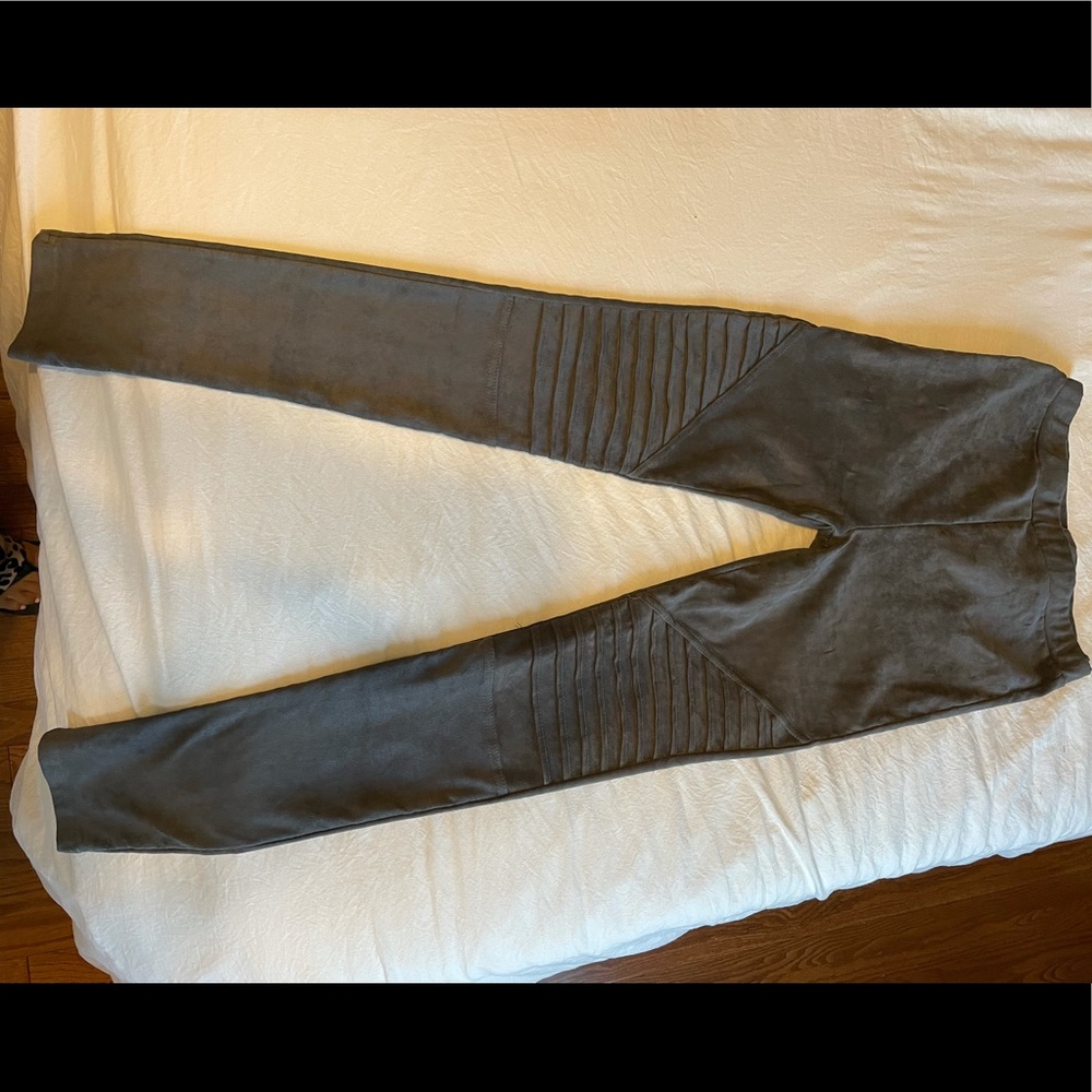 Venti 6 Brand New leggings. Velvet material light gray color